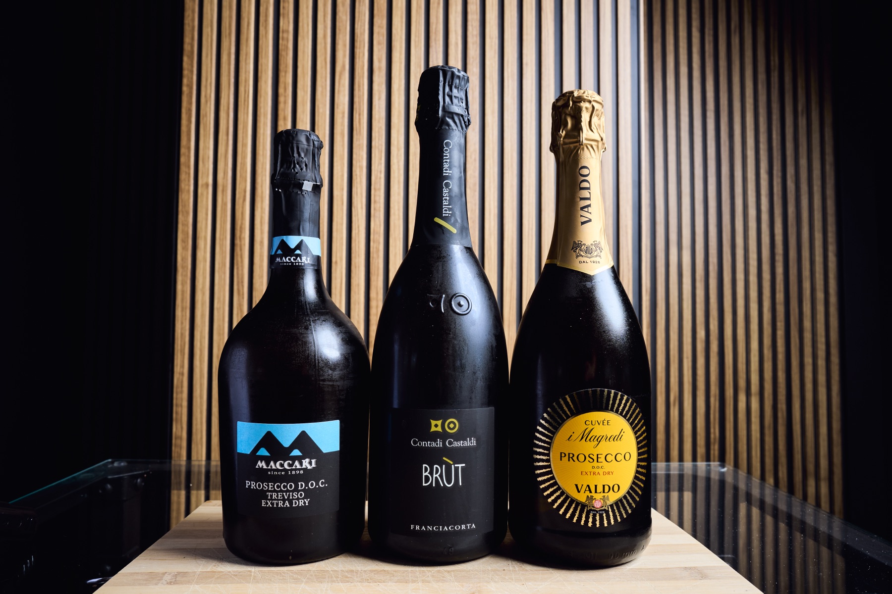 Tres botellas de espumoso italiano